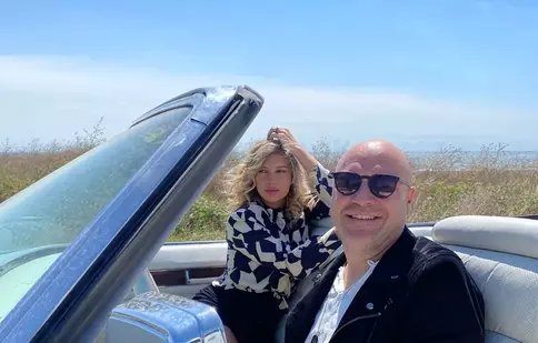 După plecarea de la Vorbește Lumea, Lora a revenit în forță! A lansat o melodie cu „Bere Gratis”