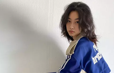 Actrița HoYeon Jung din serialul-fenomen „Jocul calamarului” a devenit ambasadoarea casei Louis Vuitton