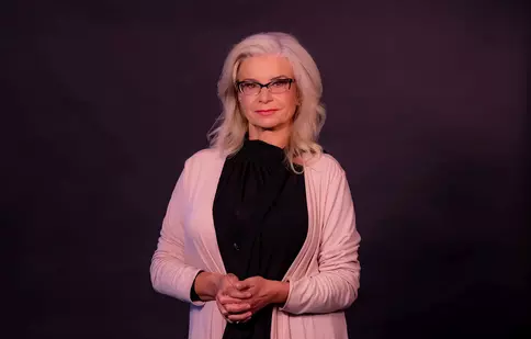 „Luminiţa de la miezul nopţii”, o nouă emisiune la TVR 2. Când va avea loc premiera