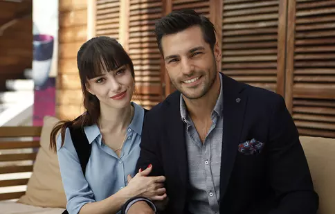 Actorii turci Özge Gürel și Serkan Çayoğlu se vor căsători. Când va avea loc fericitul eveniment