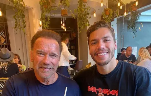Fiul lui Arnold Schwarzenegger, Joseph Baena, și-a expus mușchii pe platourile de filmare. E copia fidelă a tatălui său