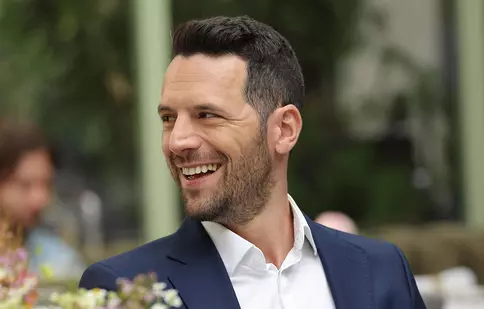 Ce se întâmplă în episodul de azi, 1 noiembrie, din serialul „Vlad”, sezonul 4. „Nu mi s-a mai întâmplat să cad pe spate din cauza unui bărbat”