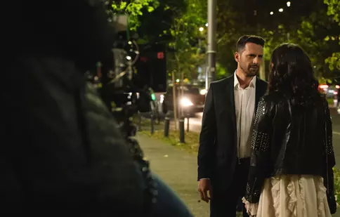 O scenă erotică din serialul „Vlad”, filmată în clădirea Observatorului Astronomic din București