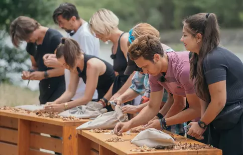 Surprizele continuă la „Asia Express”! Ce se întâmplă la jocul de amuletă: ”Pare imposibil ce zice Irina!”