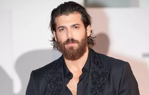 Can Yaman ar avea o relație cu colega lui de platou. Cum au fost surprinși