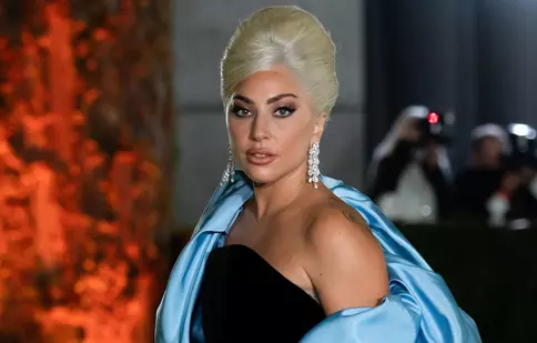 Lady Gaga a pozat goală pentru revista Vogue. Și-a lăsat toate tatuajele la vedere