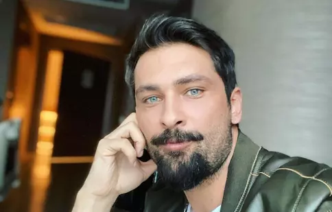 Onur Tuna iubește din nou! Cine e noua iubită a actorului din „Doctorul minune”