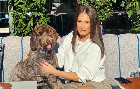 Raluka are grijă de o adevărată „menajerie”: 5 câini și 9 pisici