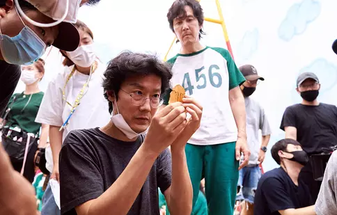 Regizorul Hwang Dong-hyuk nu se grăbește să facă sezonul al doilea din „Squid Game” / „Jocul calamarului”