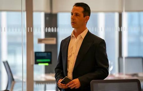 Interviu Jeremy Strong din „Succesiunea”: „Kendall în al treilea sezon e un vizionar și un lider. Personajul e aproape mesianic acum”