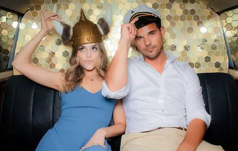 Taylor Lautner (actorul din Twilight) și iubita lui s-au logodit! Primele imagini cu inelul