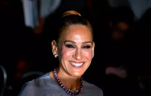 Imagini cu Sarah Jessica Parker la premiera „And Just Like That” de la New York. Actrița a strălucit într-o ținută Oscar de la Renta