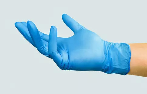 Mănuși din latex de unică folosință – cum le alegem în funcție de domeniul de activitate