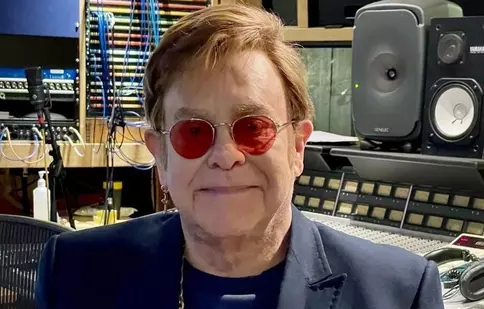Decizia de ultimă oră luată de Elton John după ce a fost confirmat cu Covid-19. „Îmi pare foarte rău”
