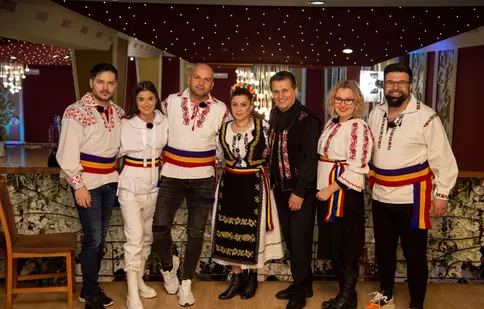 Larisa, Edy, Theo Rose, Liviu, Andrei și Tania Popa la „Poftiţi pe la noi: Poftiţi prin ţară!” (Antena 1)