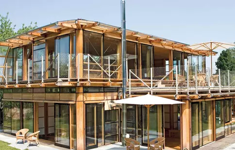 Stratul izolator este realizat din cochilii din vată bazaltică de înaltă densitate cu sau fără folie de aluminiu