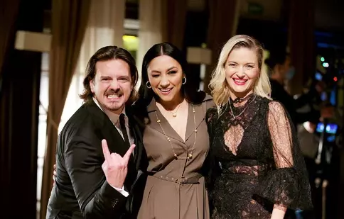 Andra a lansat melodia „Pas cu Pas”. Elwira și Mihai Petre sunt protagoniștii videoclipului