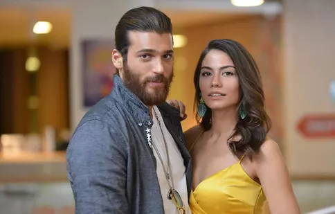 Demet Özdemir și Can Yaman, doriți de Disney Plus în același serial. Unul dintre ei a refuzat însă oferta