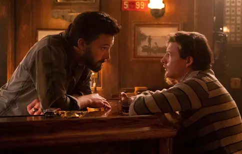 Film de top la Amazon Prime: „Dulcele bar”, cu Ben Affleck în rol principal și George Clooney, regizor