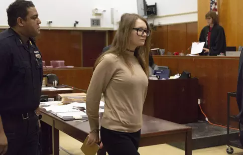 Câți bani a primit Anna Sorokin de la Netflix pentru drepturile de a-i fi adaptată povestea