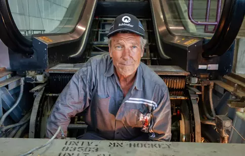 Mike Rowe revine la Discovery Channel cu un nou sezon „Meserii murdare”. Când e premiera