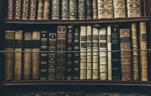 5 titluri de cărţi cumpărate în variantele originale cu milioane de euro