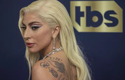 Top 10 ținute purtate de vedete la Premiile SAG 2022. Lady Gaga a riscat cu o rochie Armani