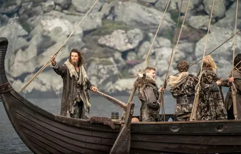 Cine sunt actorii principali din „Vikingii: Valhalla”. Informații EXCLUSIVE de la filmările serialului Netflix