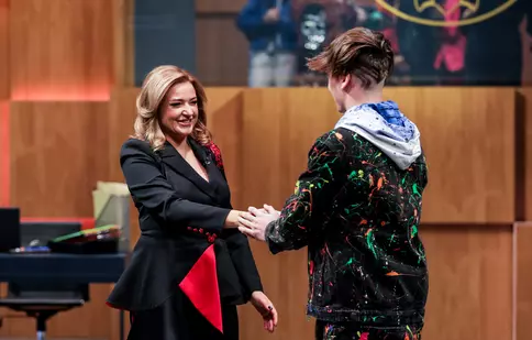 Cine e tânărul de 18 ani care le-a luat banii investitorilor de la Imperiul Leilor 2022. Ideea care i-a convins pe Lei