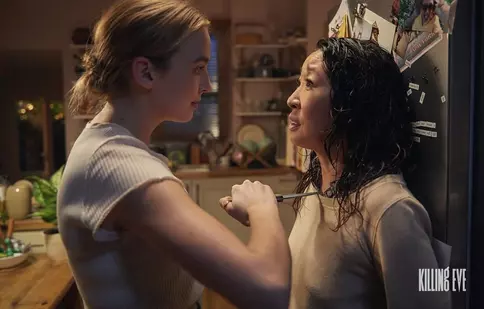 Primele imagini din „Obsesia Evei”, sezonul 4. Sandra Oh și Jodie Comer revin în capitolul final al serialului