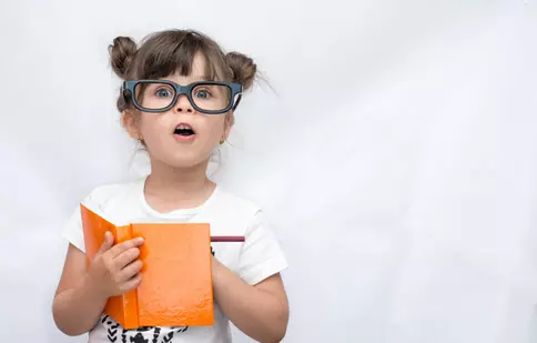 Ce beneficii aduce scrisul cu stiloul pentru dezvoltarea copiilor