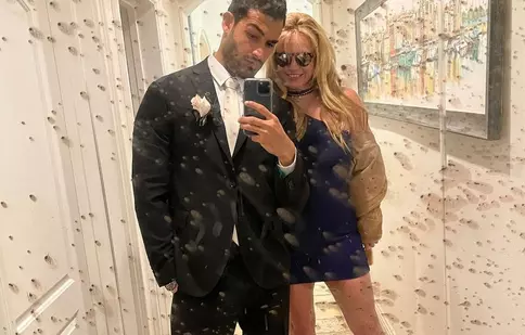 Britney Spears, gest îndrăzneț. Cântăreața a publicat pozele nud făcute de logodnicul ei