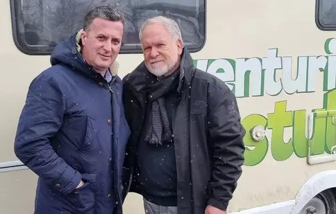 Ce spun Dezbrăcatu’ și Antonio Passarelli despre noul show de la Prima TV, „Aventurierii gustului”