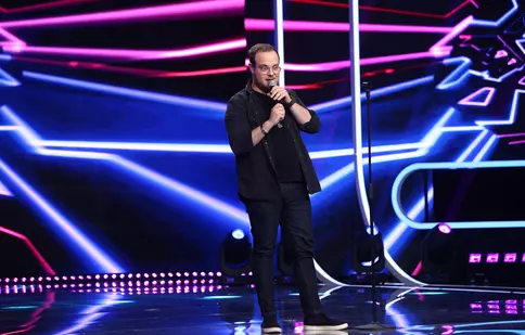Cine e Emanuel Bighe, finalist iUmor 2022. „În sfârșit avem un moment de stand-up adevărat”