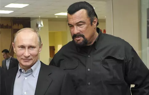Prietenul lui Putin, Steven Seagal, despre invazia Ucrainei: „Le privesc pe amândouă ca pe o singură familie”