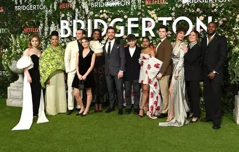 Filme și seriale pe care le puteți vedea dacă v-a plăcut „Bridgerton”, de la Netflix