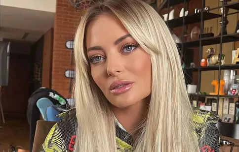 Delia, mai provocatoare ca niciodată. S-a fotografiat cu un decolteu adânc