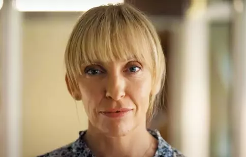 „Frânturi din ea”, un serial Netflix neobișnuit de palpitant