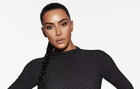 Kim Kardashian, apariție de senzație la un eveniment. A fost îmbrăcată într-un sutien minuscul