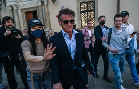 Cum îi ajută Sean Penn pe refugiații ucraineni din Polonia. Gestul impresionant al actorului