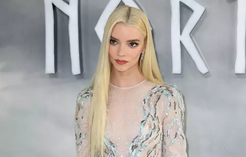 Anya Taylor-Joy, actrița din „Gambitul damei”, ținută strălucitoare la premiera noului film