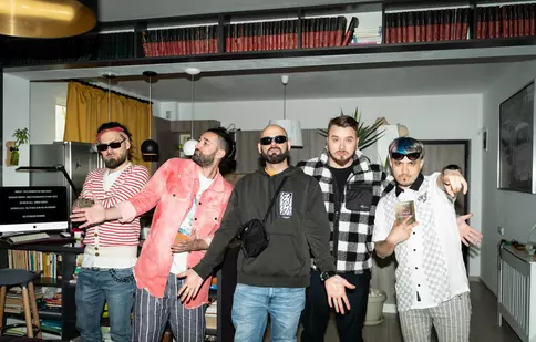 Videoclip cu buget redus. Smiley și Șatra B.E.N.Z au filmat un clip doar cu telefonul