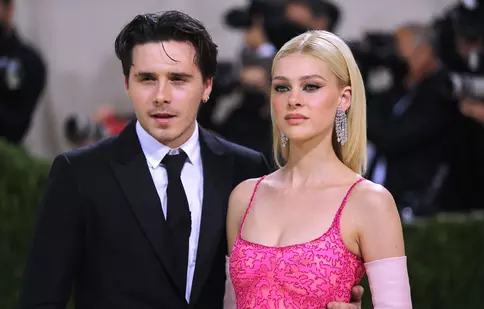 Brooklyn Beckham s-a căsătorit cu Nicola Peltz. Primele imagini cu impresionanta rochie de mireasă