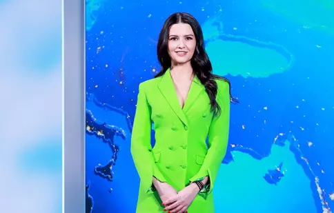 Iulia Pârlea, noua fată de la „Vremea”! Despre prietenia cu Iulia Vântur și pozele cu Nikos Vertis