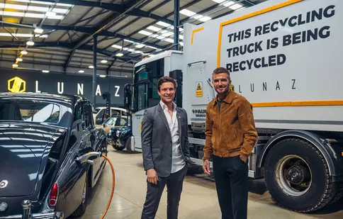 Ce dar de nuntă i-a făcut David Beckham fiului său. Cadoul valorează 350.000 de lire sterline