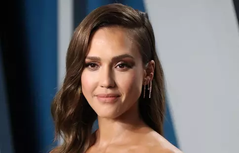 Jessica Alba revine la actorie. Actrița va fi vedeta serialului Netflix „Confessions on 7:45”
