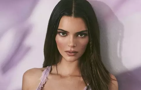 Kendall Jenner, mai provocatoare ca niciodată. A pozat topless la Coachella