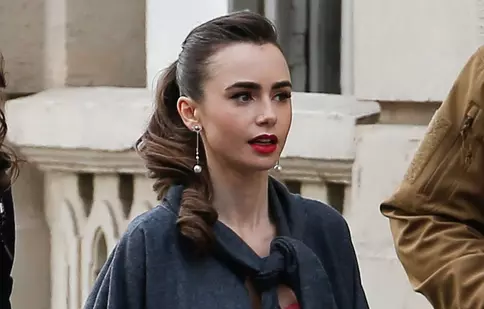 Lily Collins a întors toate privirile la PaleyFest 2022. Cine a însoțit-o pe actrița din „Emily in Paris”