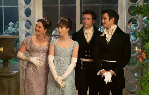 Modul inedit în care actorii din „Bridgerton” s-au relaxat în timpul filmărilor. Imagini din culisele serialului Netflix