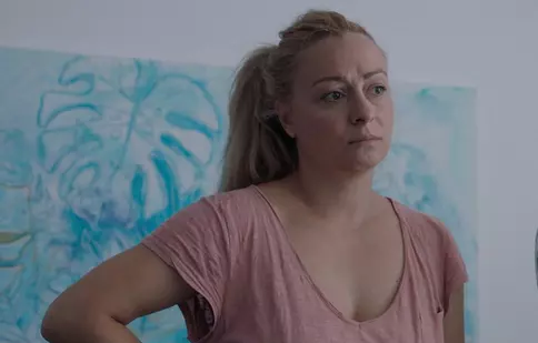 INTERVIU. Andreea Grămoșteanu nu prea mai trece pe-acasă. Actrița cunoscută din „Mondenii” joacă în filmul „#dogpoopgirl”